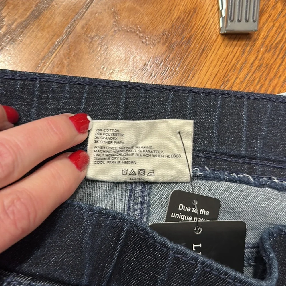 Hue Studio Women's Distressed Stretchy Denim Leggings - Midnight Rinse -… - Picture 14 of 14